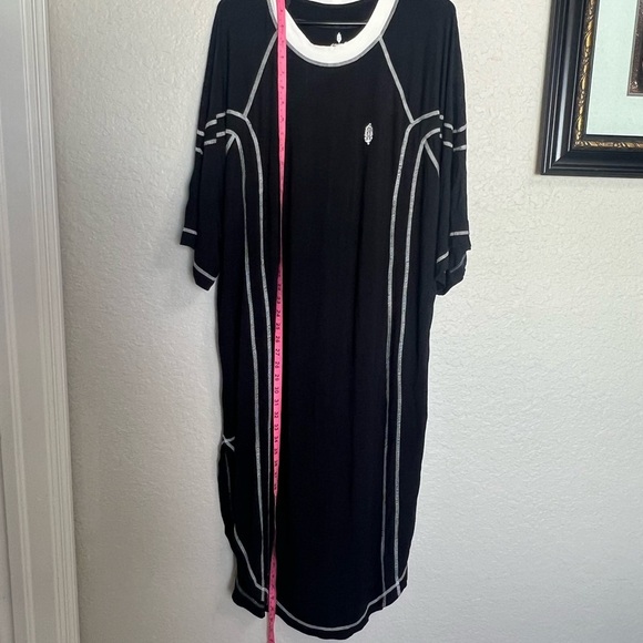 Free people Black Athletic Dress with 3/4 Raglan Sleeves and Crew Neck - Picture 4 of 8